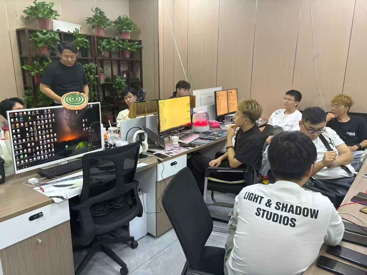 工作室日常工作场景